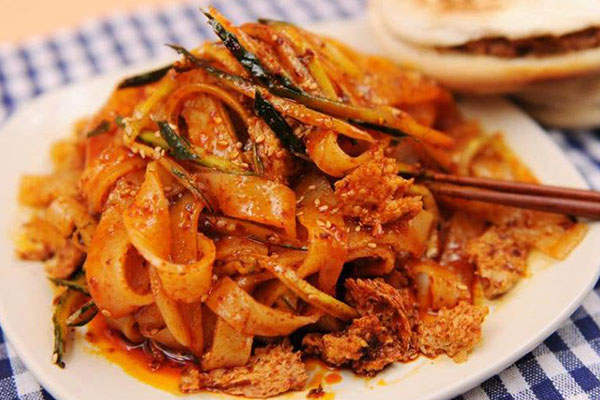 多功能搟面皮機(jī)的性能特點(diǎn)有哪些？