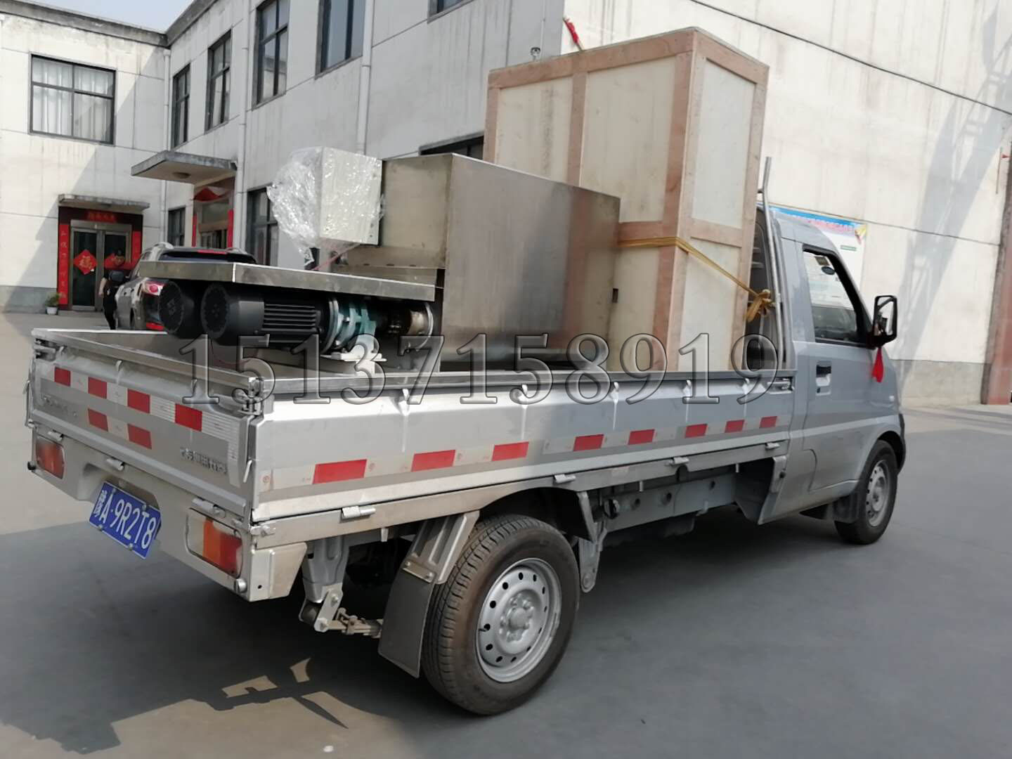 不銹鋼洗面機(jī)、仿手工搟面皮機(jī)