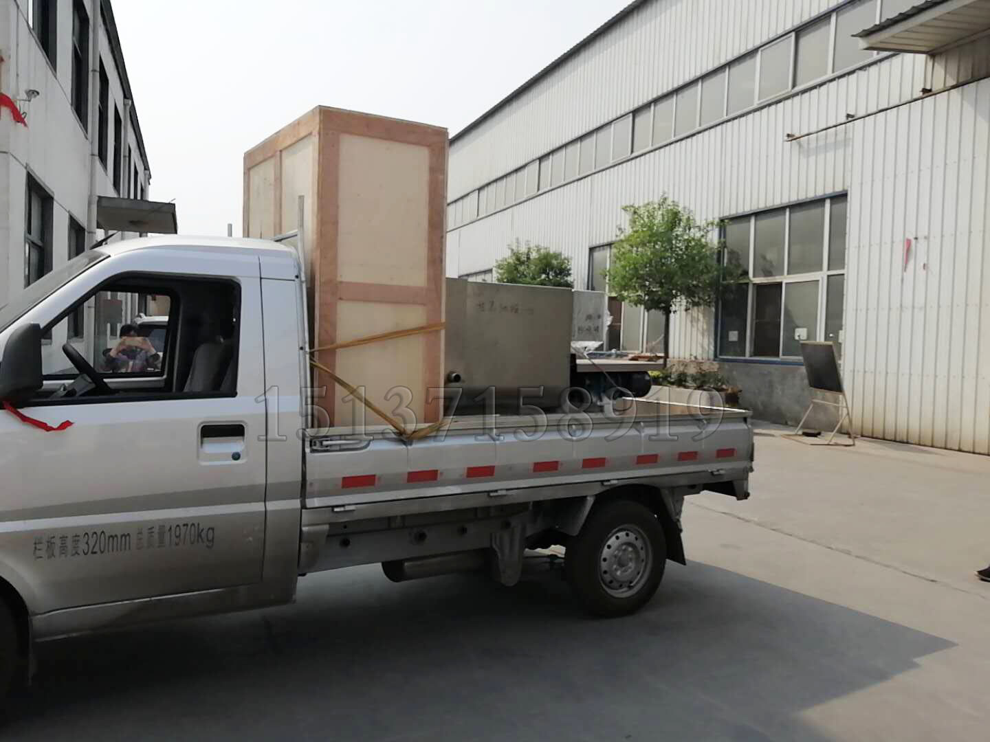 全自動(dòng)搟面皮機(jī)裝車發(fā)貨